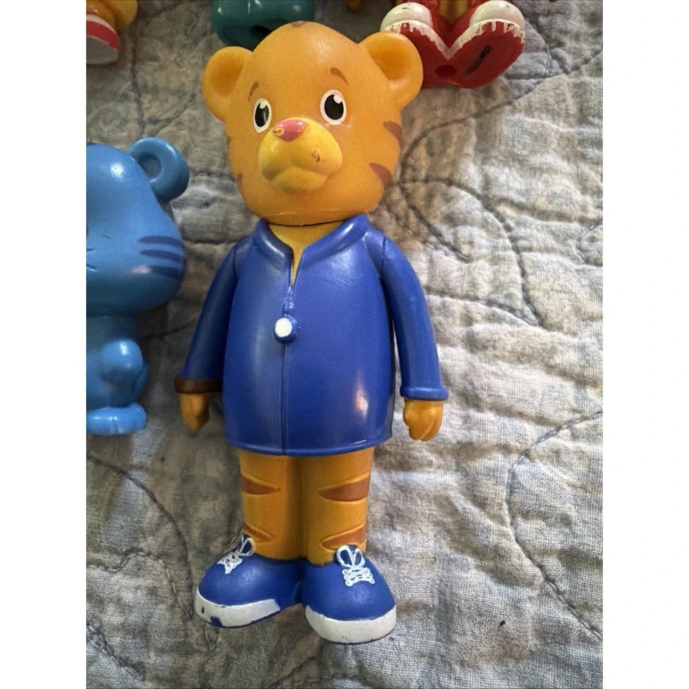 Daniel Tiger's Neighborhood Toy Friends & Family Figure Set Lot of 5
